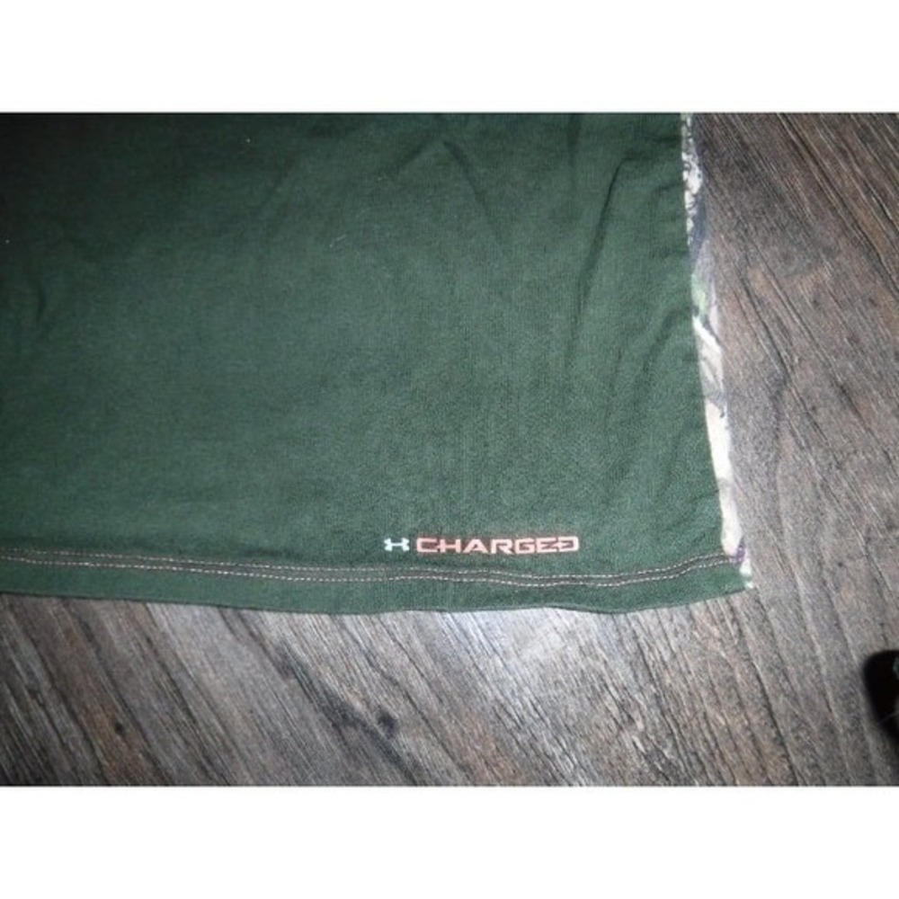 Under Armour HeatGear Camo Olive Green V Neck‎ Semi Fitted Top - Picture 5 of 5